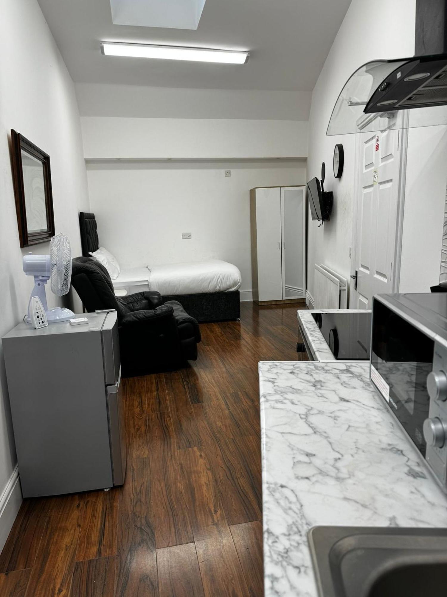 Nikoda Lodge Gillingham  Bagian luar foto